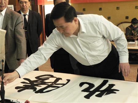 字画各人挥毫泼墨, 古板文化进797966金沙娱场城