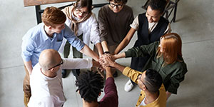 社会为797966金沙娱场城作育机缘，，，，，，797966金沙娱场城为社会创立价值；；；；；；以市场营销为龙头，，，，，，为市场提供一流产品，，，，，，在市场竞争中立异生长；；；；；；以优异的业绩感恩社会，，，，，，以知足的回报关爱员工；；；；；；做有责任的企业，，，，，，其时代的骄子；；；；；；优异团队，，，，，，共筑梦..